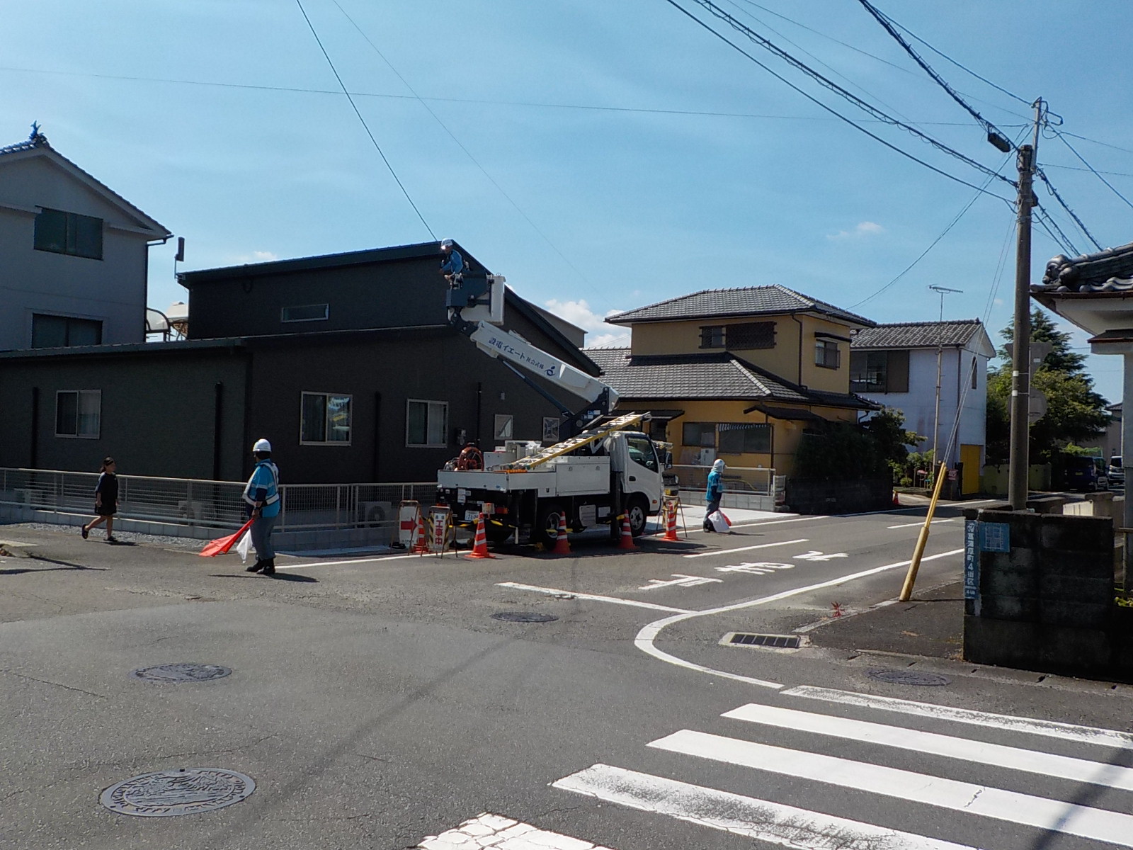 04　通信工事　家屋作業風景[1]